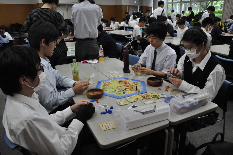 大富翁、卡坦岛……越来越多的高中生在俱乐部活动中玩棋盘游戏（每日新闻） - 雅虎新闻