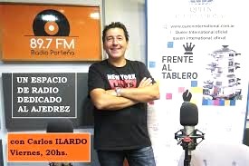 Carlos Ilardo en su programa de radio "Frente al tablero"