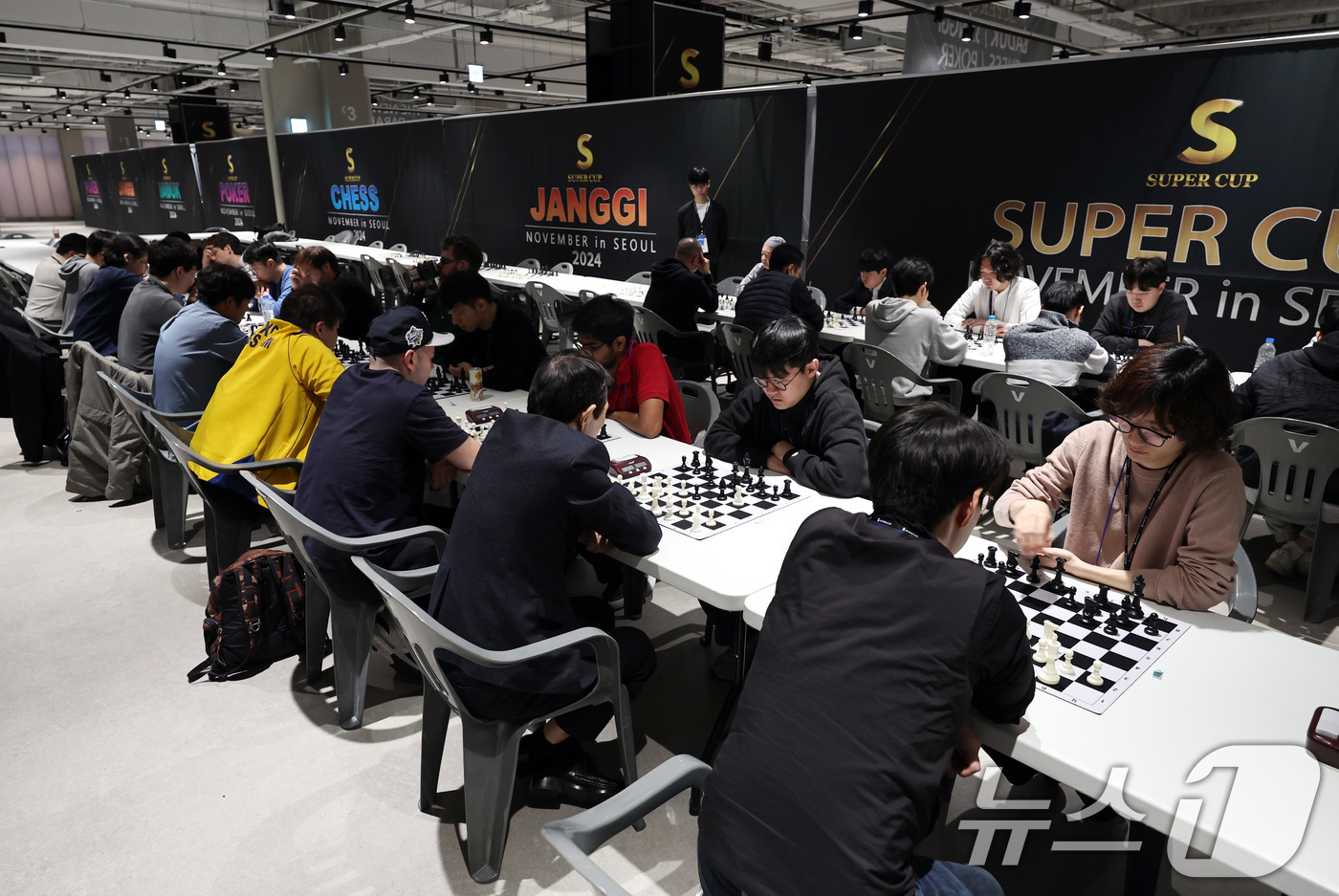 智力体育秀超级杯《辨认围棋、象棋、国际象棋、扑克高手》